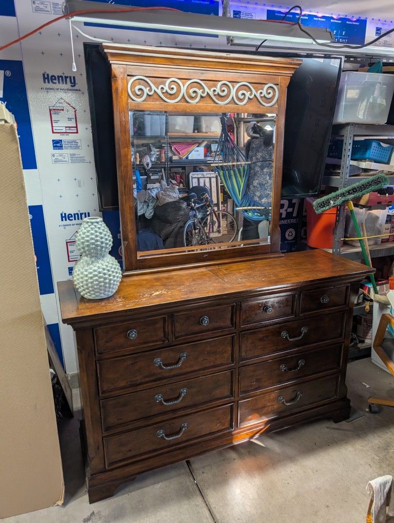 Her 10 Drawer Large Dresser With Mirror
