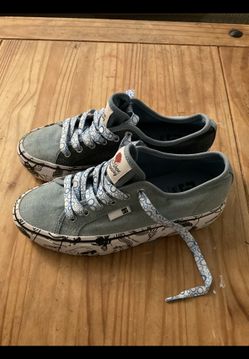 DC Sample Shoes Size 7 Women’s 