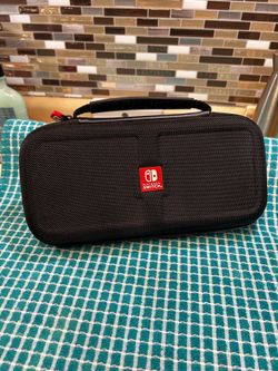 Nintendo Switch Game Traveler Deluxe Travel Case
