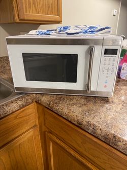 Hamilton Beach microwave only used 2times I got a bigger one so I need it gone