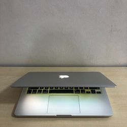 Apple MacBook Pro 13” Retina I5/8GB/256GB SSD $220