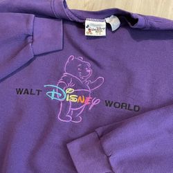 Vintage 90s Walt Disney World Weenie The Pooh Embroidered Sweatshirt   Womens XL.  