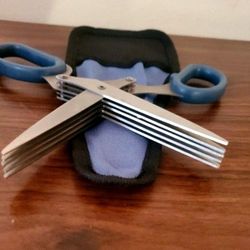 NEW SHREDDING SCISSORS IN POUCH
