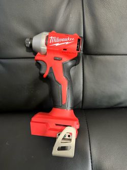 Milwaukee m18 compact