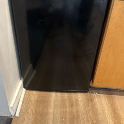 GE Mini Fridge