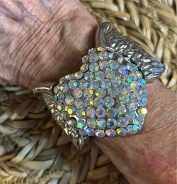Gorgeous rhinestone heart shaped angel wing cuff bracelet