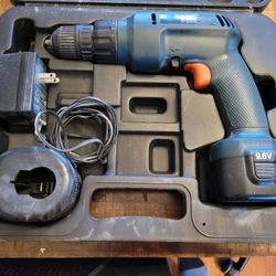 USED! BLACK & DECKER 9.6-volt 3/8-in Cordless Drill (1-Battery, Charger and Case Included). 