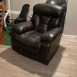Black Leather Recliner – Works Perfectly
