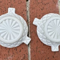 Rare Vintage Diamond Cute Milk Glass Ash Tray Set