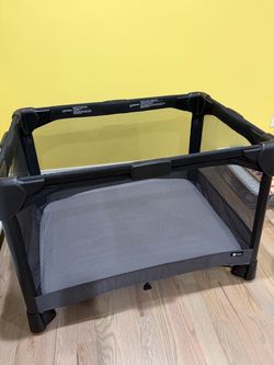 4Moms pack and play