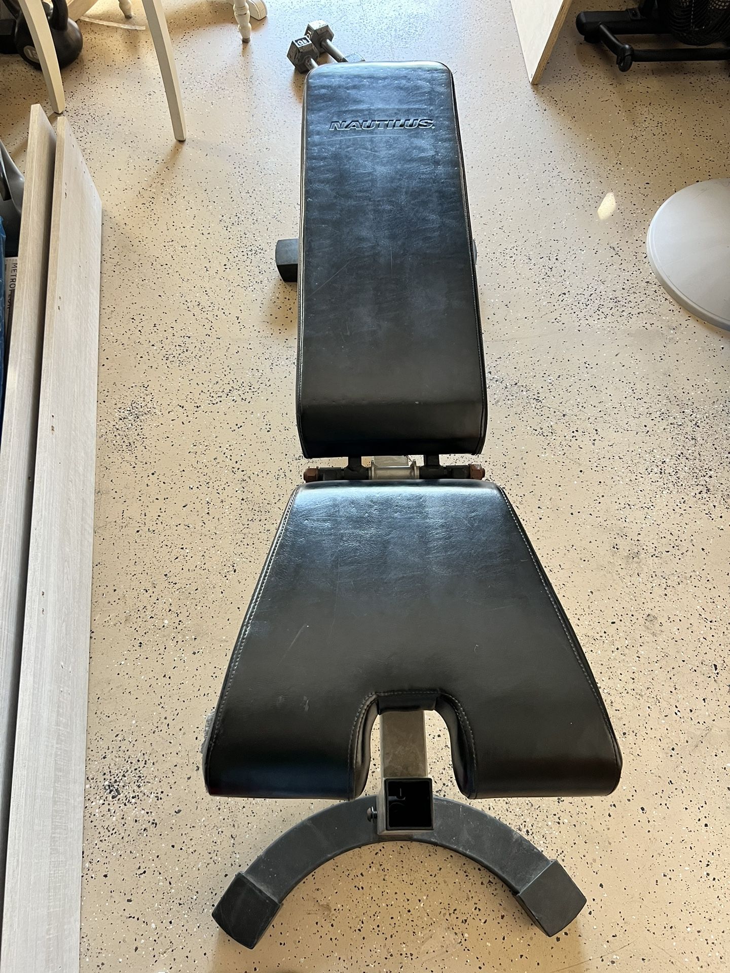 Nautilus adjustable workout bench