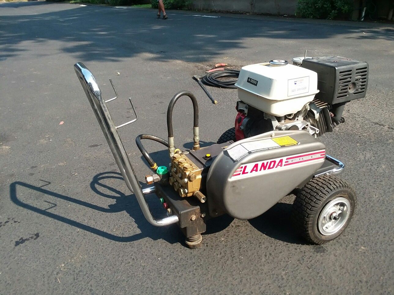 Landa 4-2500 11hp Honda t1011 pump commercial pressure washer
