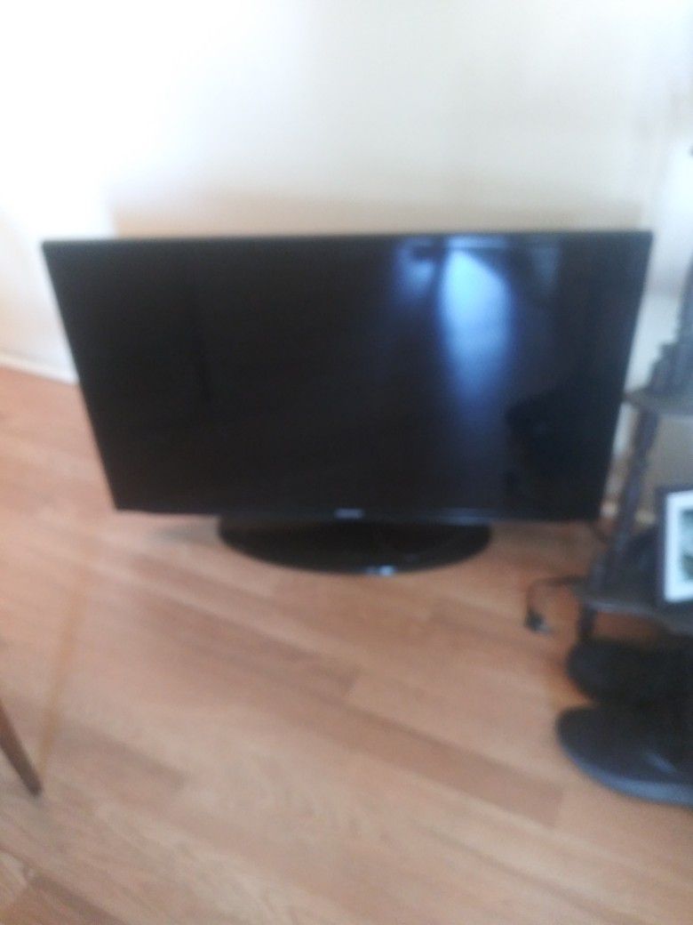 40 Inch Samsung, Around $800-900 New. Every thing works. Cable Or Wi-Fi Ready