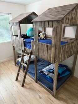 Twin bunked