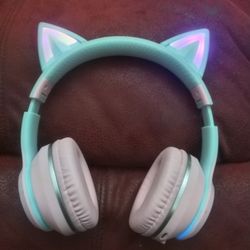 Cute Bluetooth/Aux Gaming Headphones W/ Cat Ears