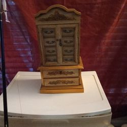 Musical Jewelry Box 