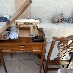 Singer Sewing Machine, Chair Plus Extras