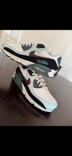 Size 9 Men Sneakers New