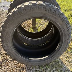 Llantas 35x12.50R22lt tienes como 70 de vida