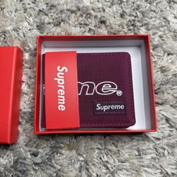 Supreme wallet brand new 