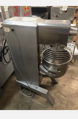EXCELLENT 30QT MIXER, MADE IN USA BRAND UNIVEX. 115V