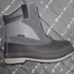 New Snow Boots Mens Size 11wide 