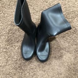 UGG Woman Water Boots Size 7