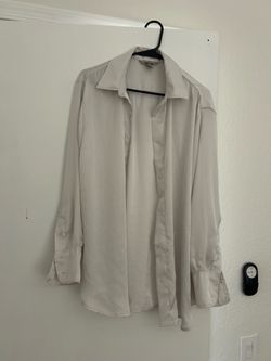 H&M Women's Medium Long-Sleeve Satin Like Button-Up Shirt in White Oversized
