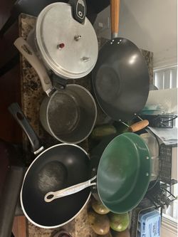 Set of 5 different pans/pots