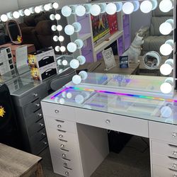 White Hollywood Vanity w Bluetooth Speaker