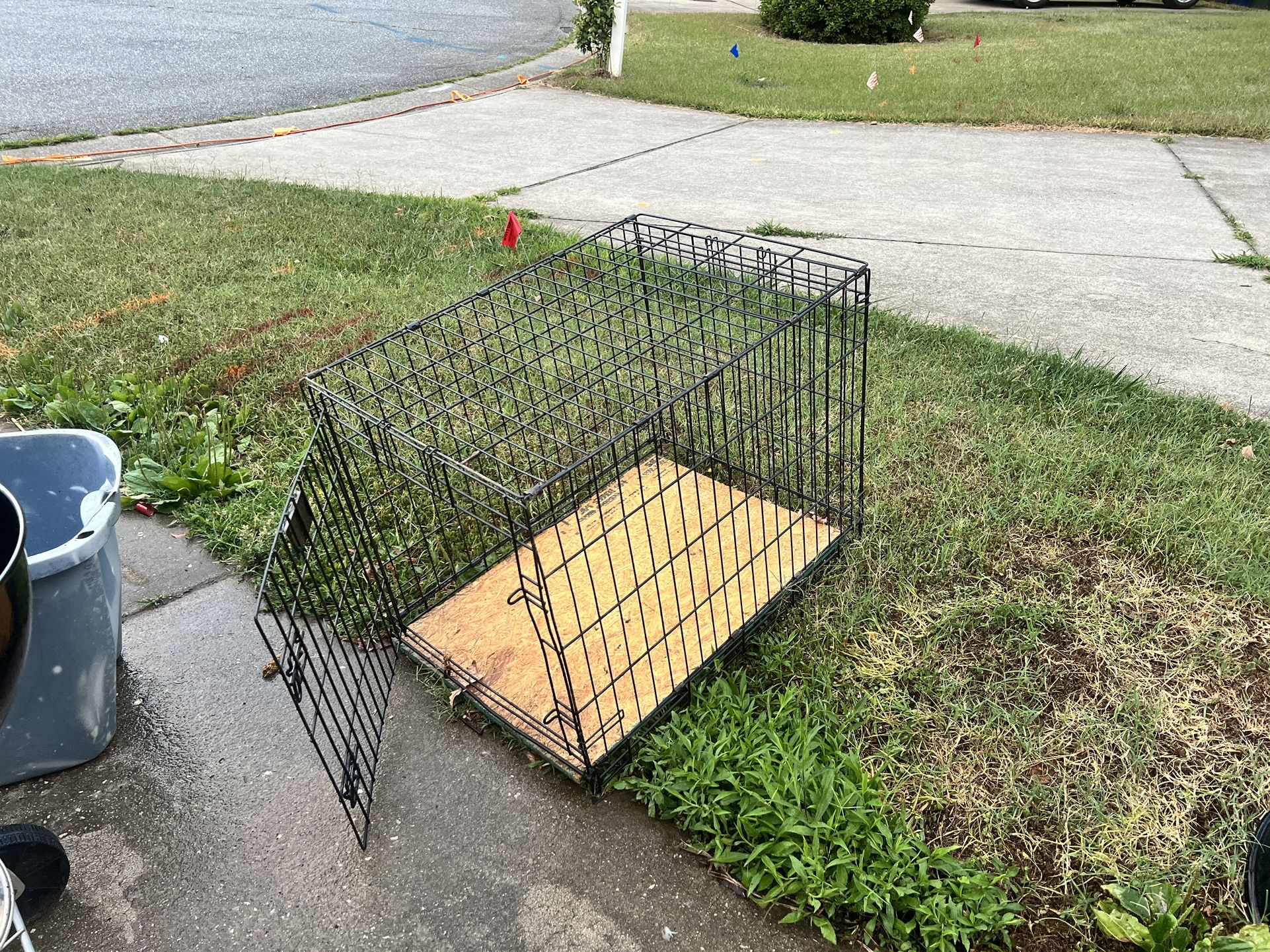 Metal Dog Kennel With Plywood Floor