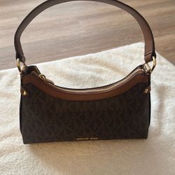 New Michael Kors Purse 