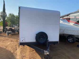 1999 Santek Enclosed trailer