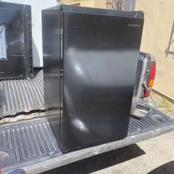 Black Mini Refrigerator 