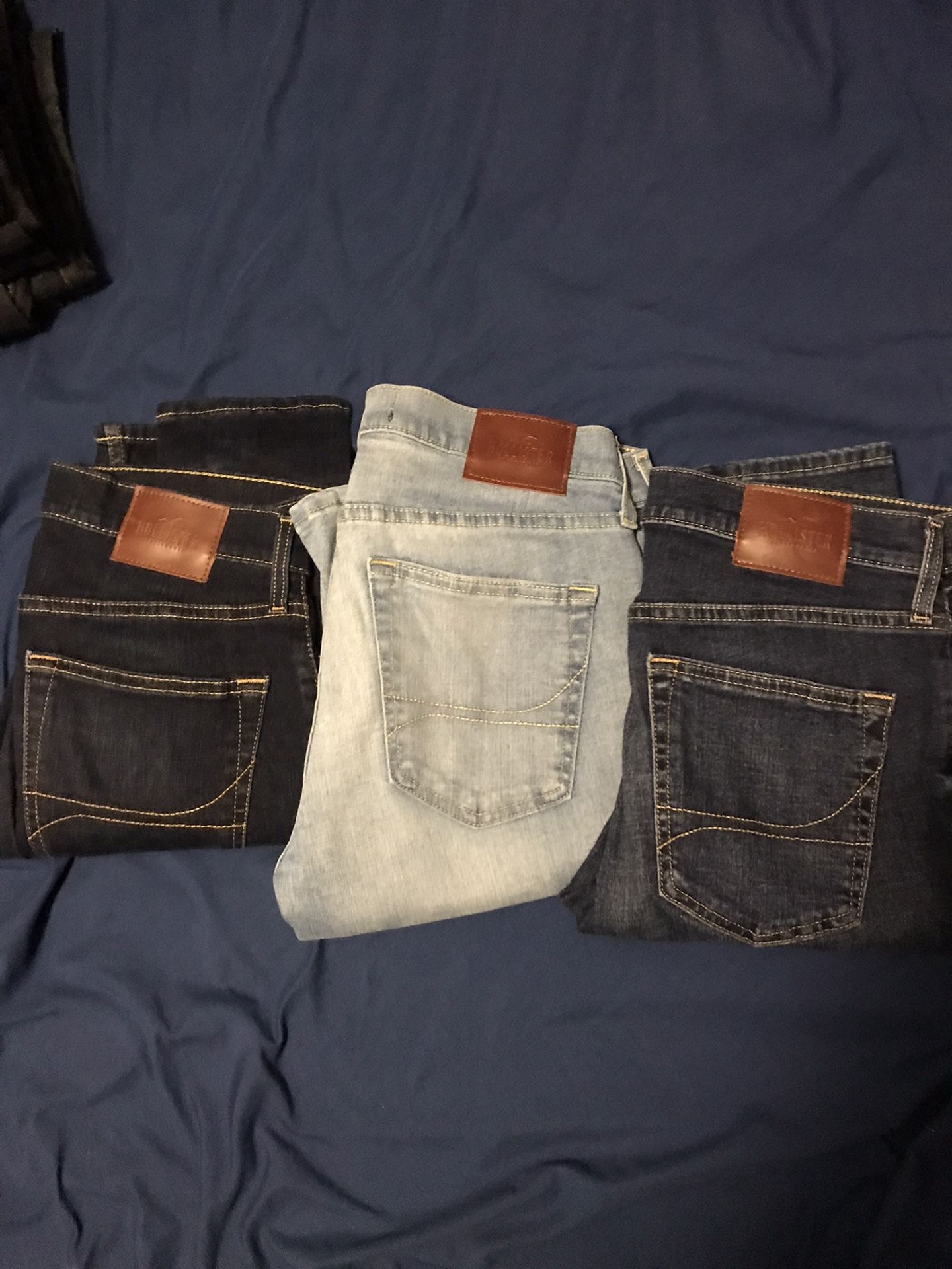 HOLLISTER SUPER SKINNY JEANS 32x34 50$ o 20$c/u