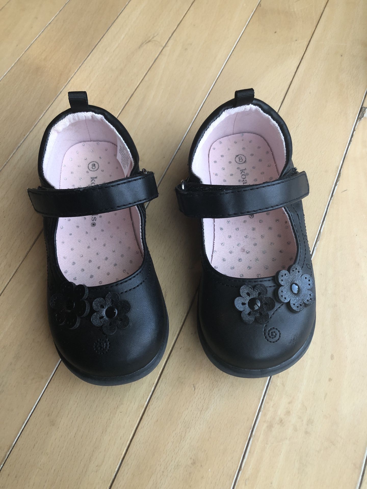 Little Girls Black Dress Shoes - size 8