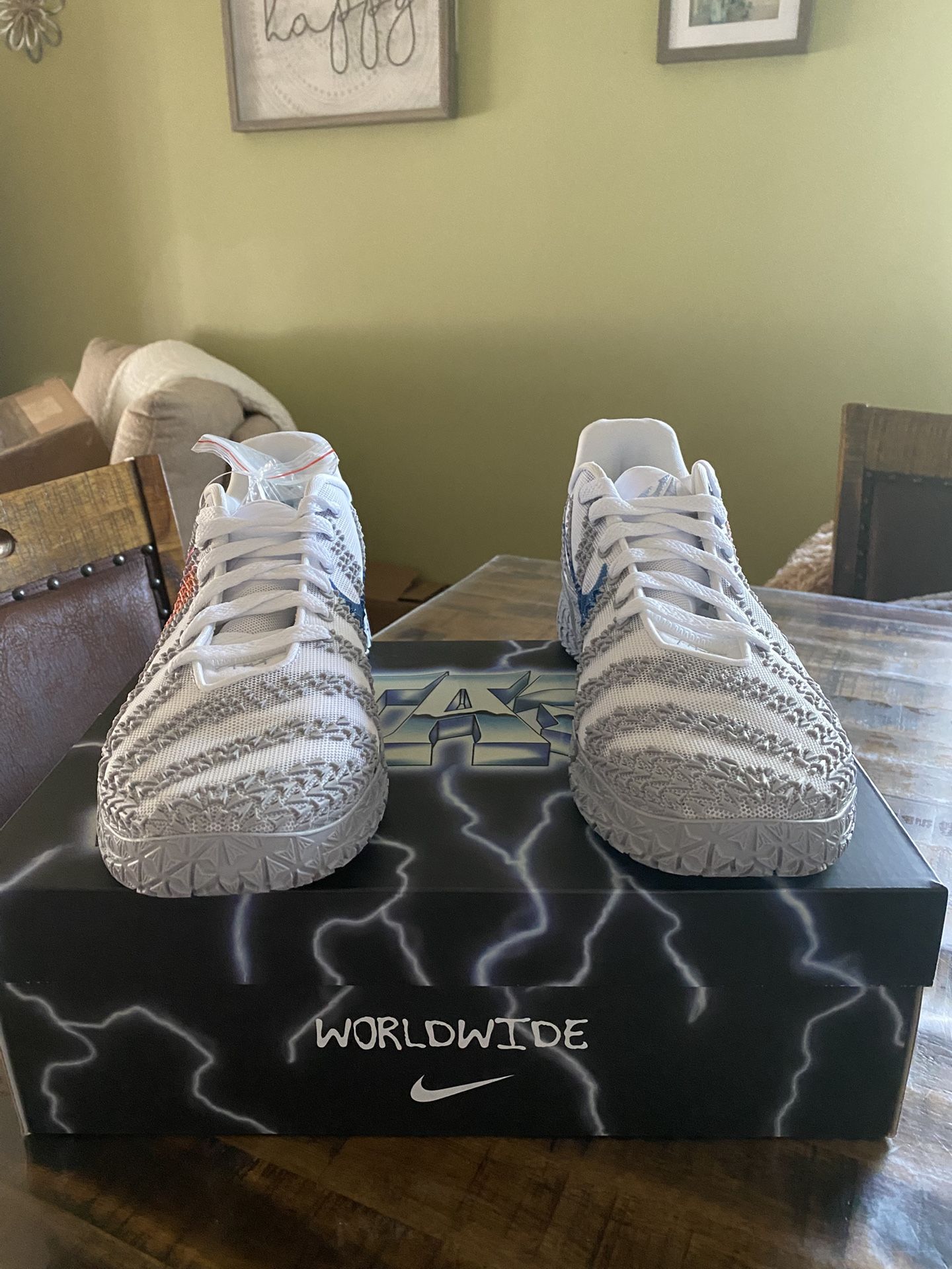 NIKE JA 3 LIGHT SHOW SIZE 10.5