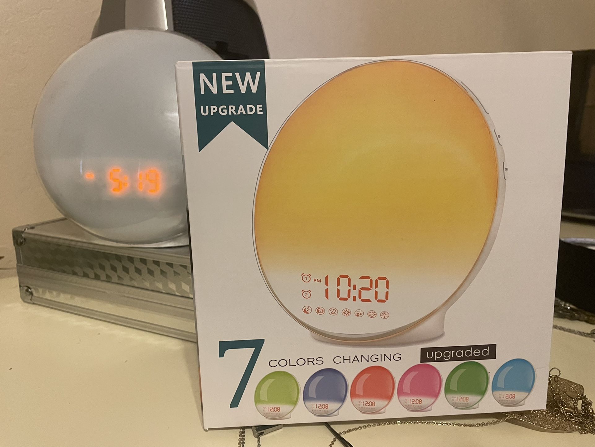 Alarm Clock That Helps You Wake Out Of REM So You Aren’t Tired!!!