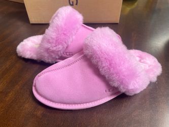New Uggs size 7
