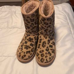 UGG Classic Short Leopard Print Boots (Women’s 9)