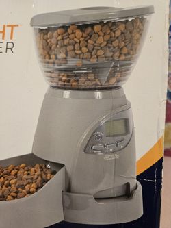 Programmable Food Dispenser For Cats Or Dogs