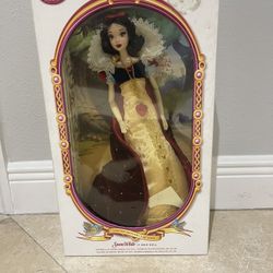 Disney Store Limited Edition Snow White Doll