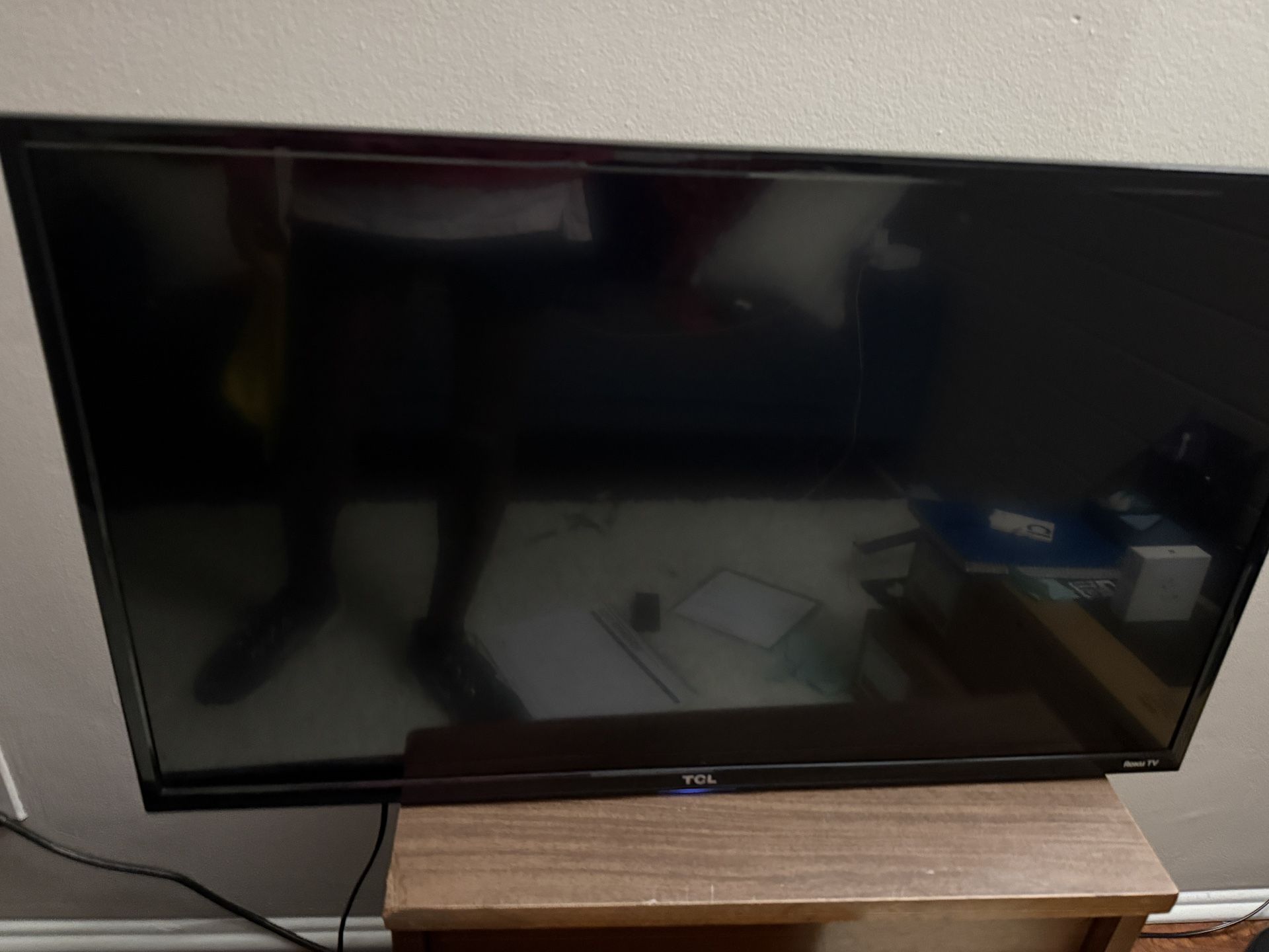 32” TCL Roku TV