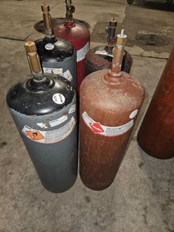 Acetylene and Oxygen gas tanks cylinders for WELDING