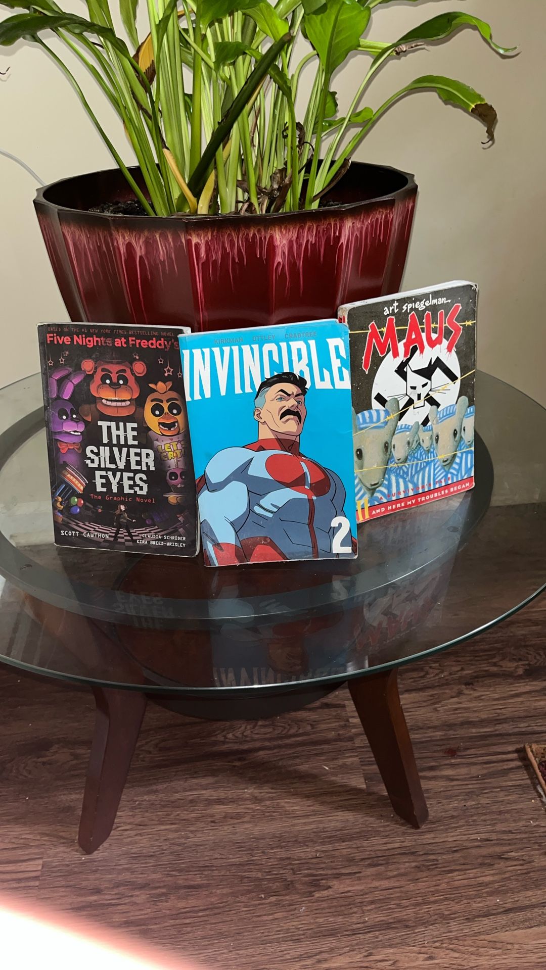 INVINCIBLE, Five Nights At Freddys, Maus, Books
