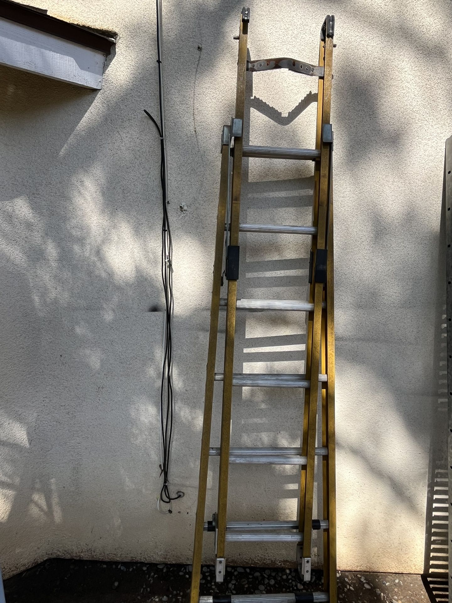 16ft Extension Fiberglass Ladder