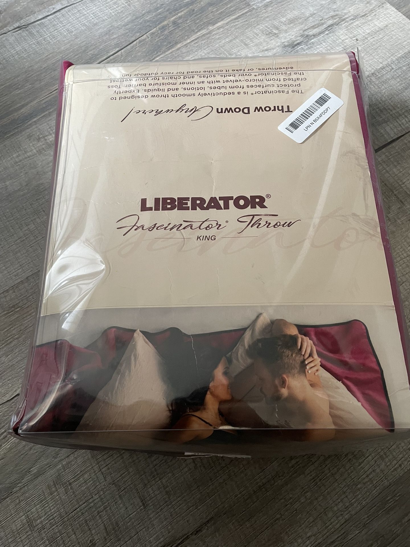 Liberator fascinator throw moisture proof blanket king size velvet red new open package
