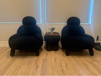 Black chairs / accent chairs