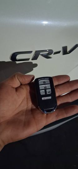 Car Keys And Remotes  / Llaves De Carro Y Controlles
