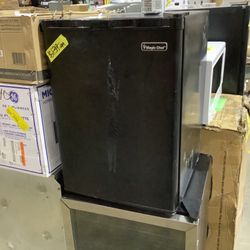 Magic Chef 2.6 cu. ft. Mini Fridge in Black, ENERGY STAR